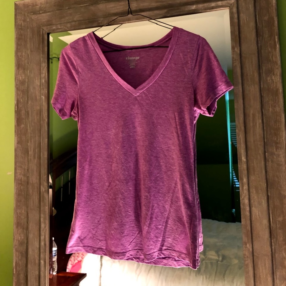 Old Navy V Neck Tshirt